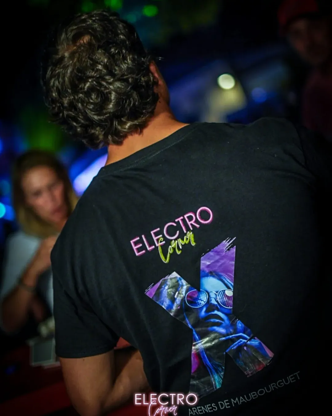 T-shirt édition 2025 — X néon, mention arènes